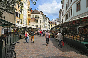 Bozen, Südtirol, Obstmarkt - [Nr.: bozen-obstmarkt-027.jpg] - © 2014 www.drescher.it