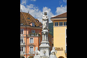 Bozen, Südtirol, Waltherplatz - [Nr.: bozen-waltherplatz-006.jpg] - © 2014 www.drescher.it