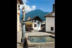 Burgeis bei Mals, Brunnen, Südtirol - [Nr.: burgeis-brunnen-003.jpg] - © 1998 www.drescher.it