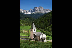 Dolomiten: St. Zyprian mit Rosengarten - [Nr.: dolomiten-st-zyprian-001.jpg] - © 2009 www.drescher.it