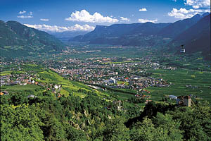 Dorf Tirol Panorama - [Nr.: dorf-tirol-panorama-005.jpg] - © 1996 www.drescher.it