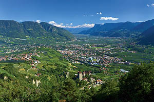 Dorf Tirol Panorama - [Nr.: dorf-tirol-panorama-006.jpg] - © 2007 www.drescher.it