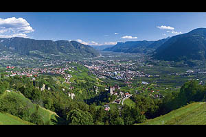 Dorf Tirol Panorama - [Nr.: dorf-tirol-panorama-007.jpg] - © 2007 www.drescher.it