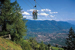 Algund, Korblift nach Vellau - [Nr.: algund-korblift-vellau-leiteralm-001.jpg] - © 1998 www.drescher.it