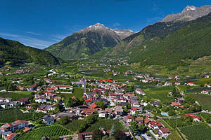 Luftaufnahme von Algund bei Meran - [Nr.: algund-luftaufnahme-03.jpg] - © 2011 www.drescher.it