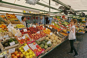 Bozen, Südtirol, Obstmarkt - [Nr.: bozen-obstmarkt-002.jpg] - © 2014 www.drescher.it