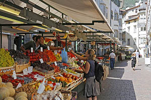 Bozen, Südtirol, Obstmarkt - [Nr.: bozen-obstmarkt-010.jpg] - © 2014 www.drescher.it