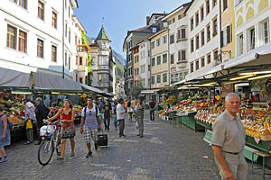 Bozen, Südtirol, Obstmarkt - [Nr.: bozen-obstmarkt-020.jpg] - © 2014 www.drescher.it