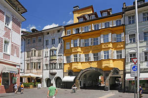 Bozen, Südtirol, Rathausplatz - [Nr.: bozen-rathausplatz-001.jpg] - © 2014 www.drescher.it