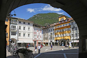 Bozen, Südtirol, Rathausplatz - [Nr.: bozen-rathausplatz-002.jpg] - © 2014 www.drescher.it