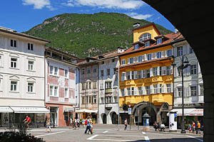Bozen, Südtirol, Rathausplatz - [Nr.: bozen-rathausplatz-003.jpg] - © 2014 www.drescher.it