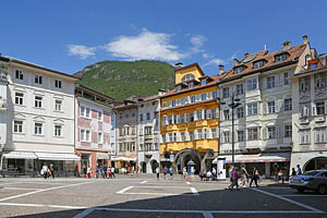 Bozen, Südtirol, Rathausplatz - [Nr.: bozen-rathausplatz-004.jpg] - © 2014 www.drescher.it