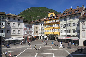 Bozen, Südtirol, Rathausplatz - [Nr.: bozen-rathausplatz-006.jpg] - © 2014 www.drescher.it