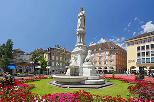 Bozen, Südtirol, Waltherplatz - [Nr.: bozen-waltherplatz-007.jpg] - © 2014 www.drescher.it