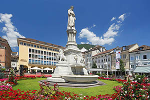 Bozen, Südtirol, Waltherplatz - [Nr.: bozen-waltherplatz-009.jpg] - © 2014 www.drescher.it