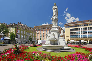 Bozen, Südtirol, Waltherplatz - [Nr.: bozen-waltherplatz-010.jpg] - © 2014 www.drescher.it