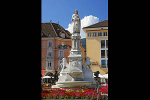 Bozen, Südtirol, Waltherplatz - [Nr.: bozen-waltherplatz-013.jpg] - © 2014 www.drescher.it