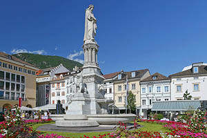 Bozen, Südtirol, Waltherplatz - [Nr.: bozen-waltherplatz-015.jpg] - © 2014 www.drescher.it