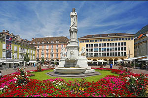 Bozen, Südtirol, Waltherplatz - [Nr.: bozen-waltherplatz-018.jpg] - © 2014 www.drescher.it