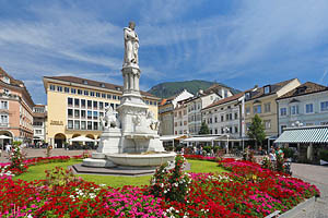 Bozen, Südtirol, Waltherplatz - [Nr.: bozen-waltherplatz-019.jpg] - © 2014 www.drescher.it