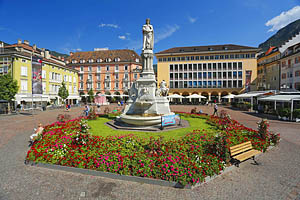 Bozen, Südtirol, Waltherplatz - [Nr.: bozen-waltherplatz-023.jpg] - © 2014 www.drescher.it