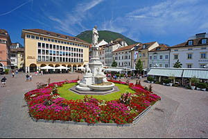 Bozen, Südtirol, Waltherplatz - [Nr.: bozen-waltherplatz-026.jpg] - © 2014 www.drescher.it