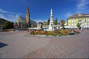 Bozen, Südtirol, Waltherplatz - [Nr.: bozen-waltherplatz-027.jpg] - © 2014 www.drescher.it