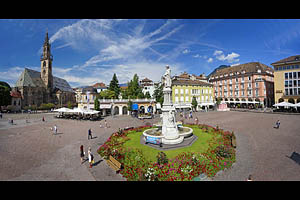 Bozen, Südtirol, Waltherplatz - [Nr.: bozen-waltherplatz-030.jpg] - © 2014 www.drescher.it