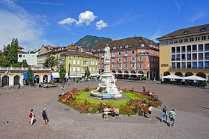 Bozen, Südtirol, Waltherplatz - [Nr.: bozen-waltherplatz-031.jpg] - © 2014 www.drescher.it