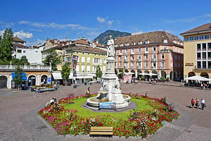 Bozen, Südtirol, Waltherplatz - [Nr.: bozen-waltherplatz-036.jpg] - © 2014 www.drescher.it