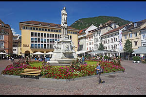 Bozen, Südtirol, Waltherplatz - [Nr.: bozen-waltherplatz-041.jpg] - © 2014 www.drescher.it