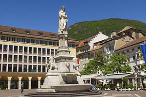 Bozen, Südtirol, Waltherplatz - [Nr.: bozen-waltherplatz-044.jpg] - © 2004 www.drescher.it