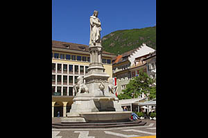 Bozen, Südtirol, Waltherplatz - [Nr.: bozen-waltherplatz-045.jpg] - © 2004 www.drescher.it