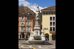 Bozen, Südtirol, Waltherplatz - [Nr.: bozen-waltherplatz-048.jpg] - © 2004 www.drescher.it