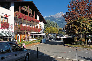 Dorf Tirol - [Nr.: dorf-tirol-001.jpg] - © 2006 www.drescher.it