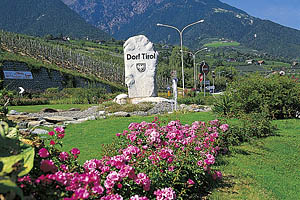 Dorf Tirol - [Nr.: dorf-tirol-013.jpg] - © 2002 www.drescher.it