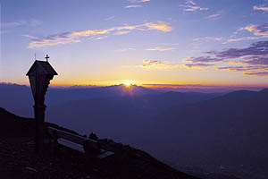 Sonnenaufgang im Eisacktal - [Nr.: eisacktal-sonnenaufgang-001.jpg] - © 2001 www.drescher.it