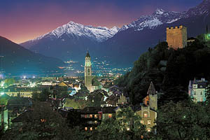 Meran bei Nacht - [Nr.: meran-bei-nacht-001.jpg] - © 1999 www.drescher.it