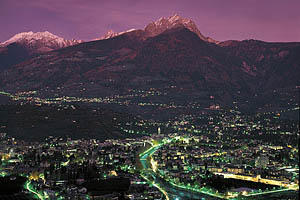 Meran bei Nacht - [Nr.: meran-bei-nacht-003.jpg] - © 1999 www.drescher.it