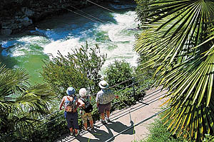 Meran Gilfpromenade und Passer - [Nr.: meran-gilfpromenade-005.jpg] - © 2002 www.drescher.it