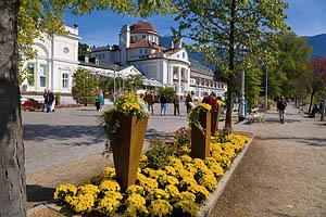 Meran Kurhaus mit Blumen - [Nr.: meran-kurhaus-010.jpg] - © 2007 www.drescher.it