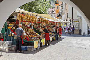 Meran Pfarrplatz - [Nr.: meran-pfarrplatz-001.jpg] - © 2015 www.drescher.it