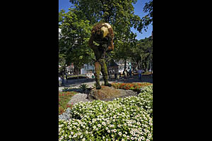 Meran Promenade, Blumenskulptur Atlas - [Nr.: meran-promenade-015.jpg] - © 2009 www.drescher.it