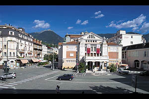 Meran Theaterplatz - [Nr.: meran-theaterplatz-001.jpg] - © 2006 www.drescher.it