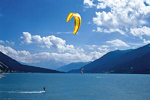 Reschensee, Kite Surfen - [Nr.: reschensee-006.jpg] - © 2004 www.drescher.it